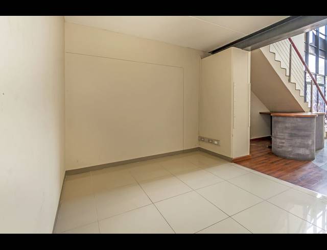 365M² SHOWROOM TO LET IN MALL INTERCHANGE